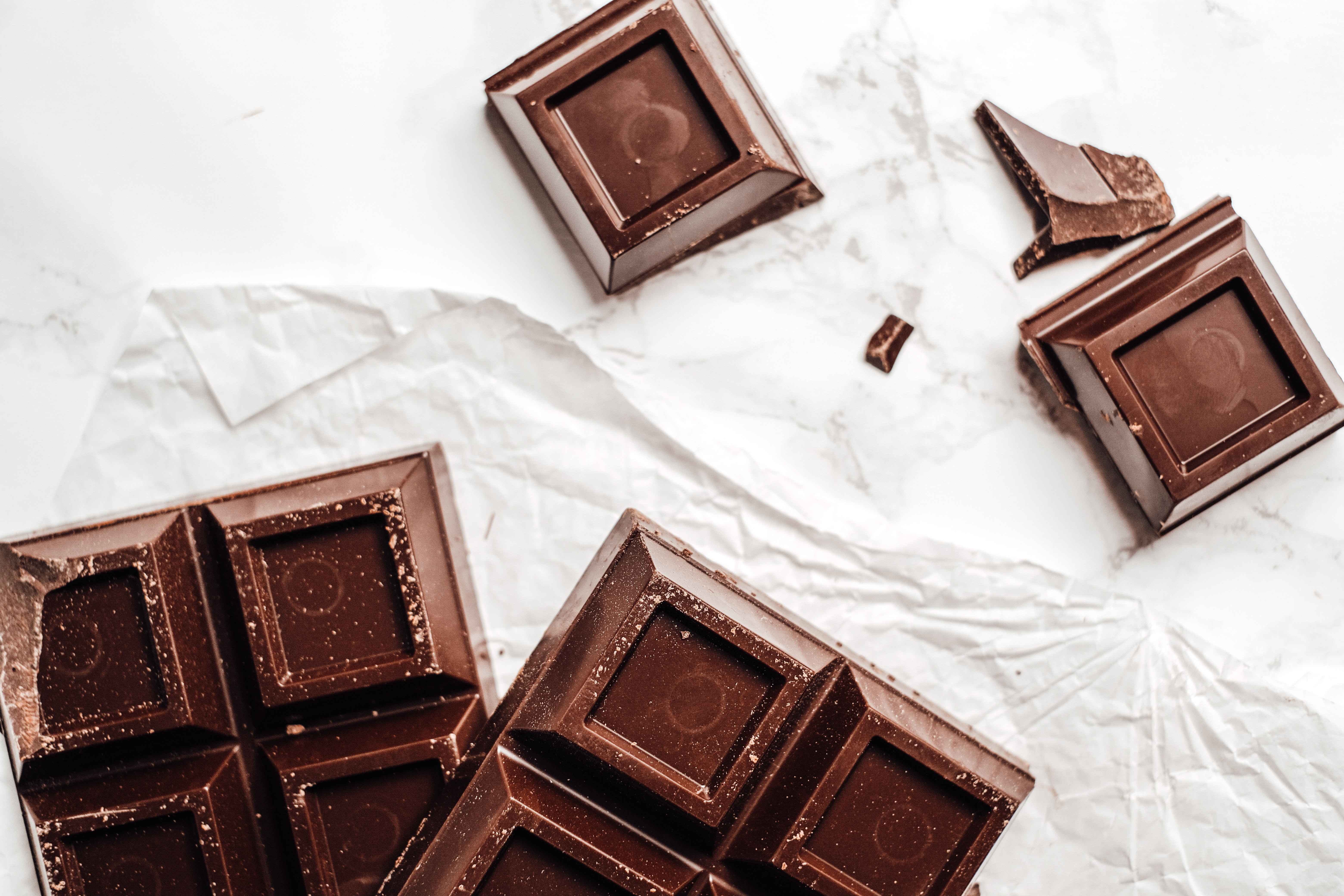 Что будет если съесть плитку шоколада. Плитка шоколада. Шоколадная плитка. 1 Плитка шоколада. Плиточный шоколад.
