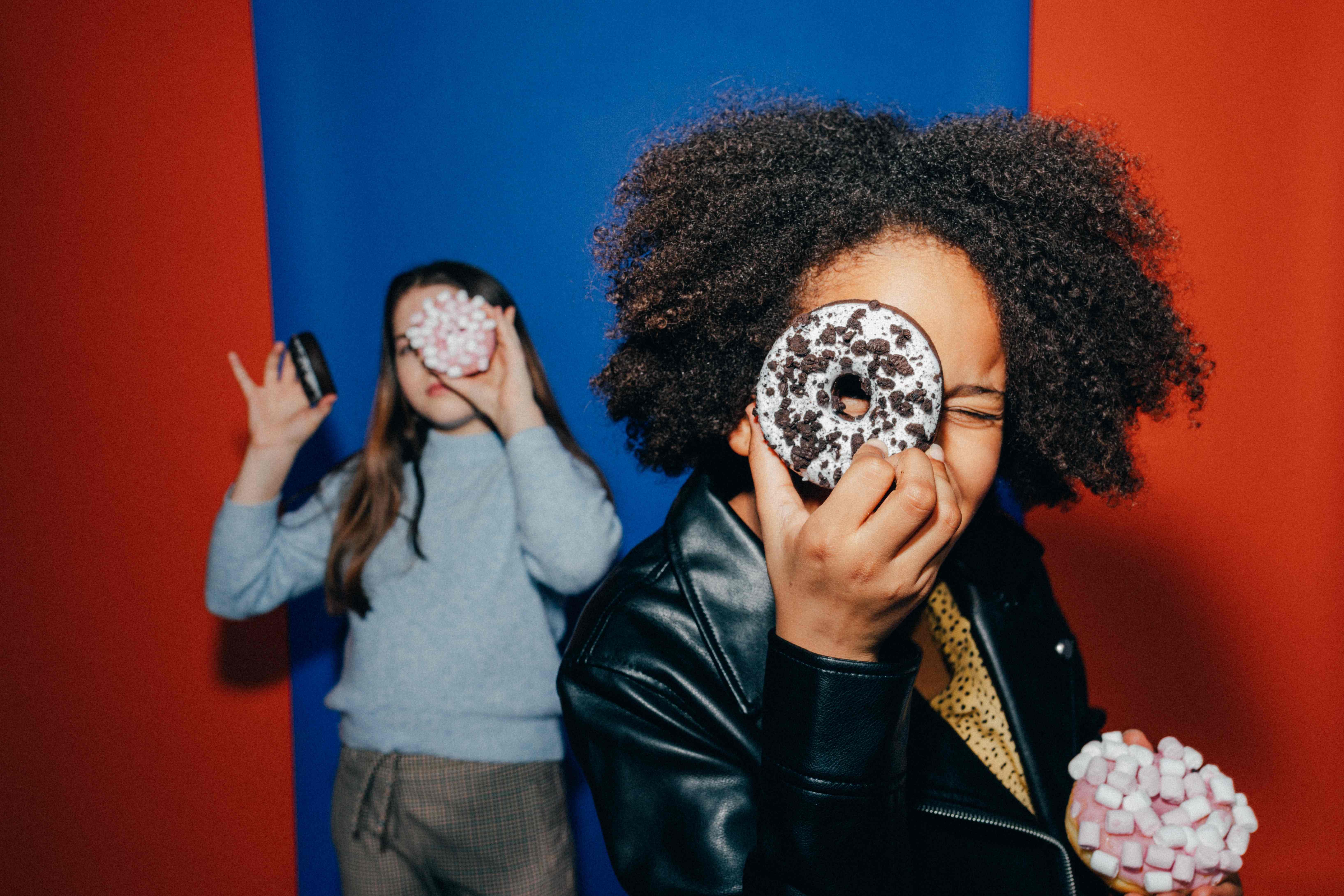 Стоит ли ограничивать детей сладостями?