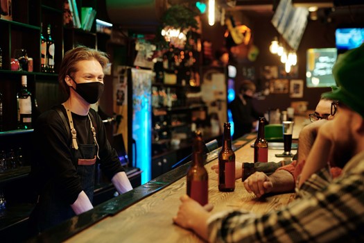 Pandemia i alkohol – czy w izolacji pijemy więcej?
