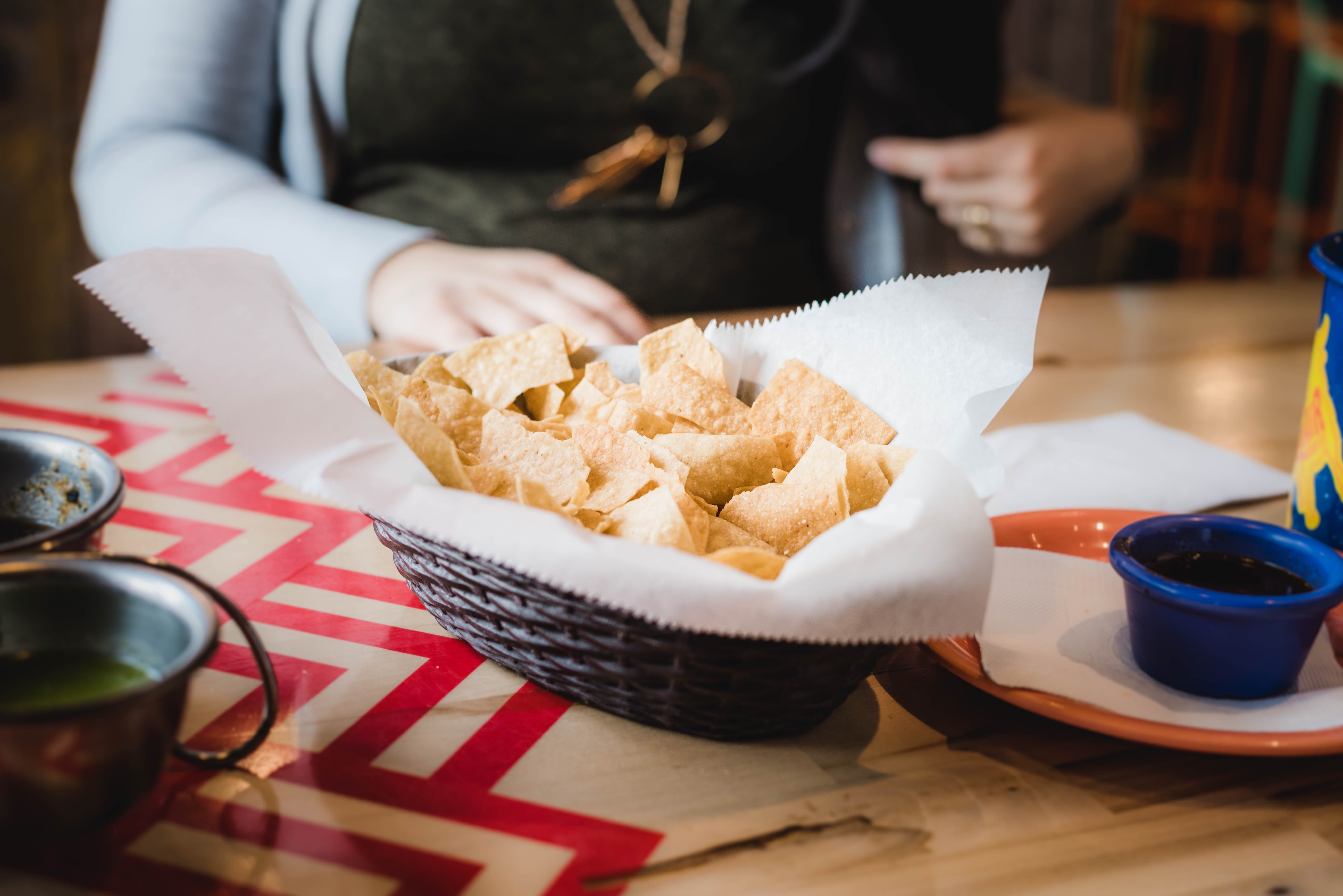 Food focus. Фокусы с едой. Row of Chips.